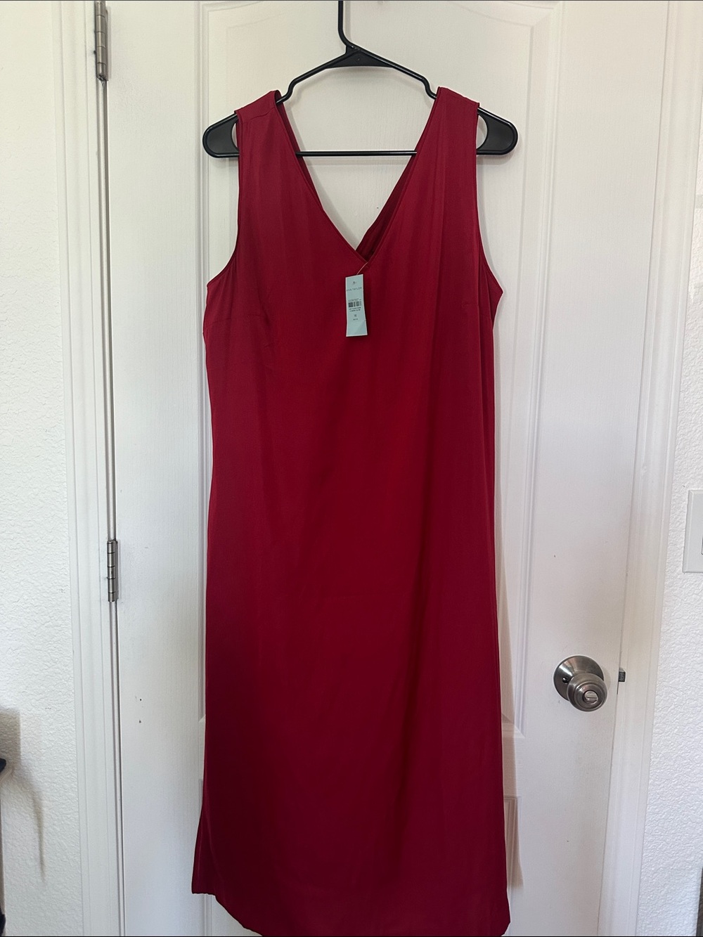 Ann Taylor Sleeveless V-Neck Midi Dress in Deep Red